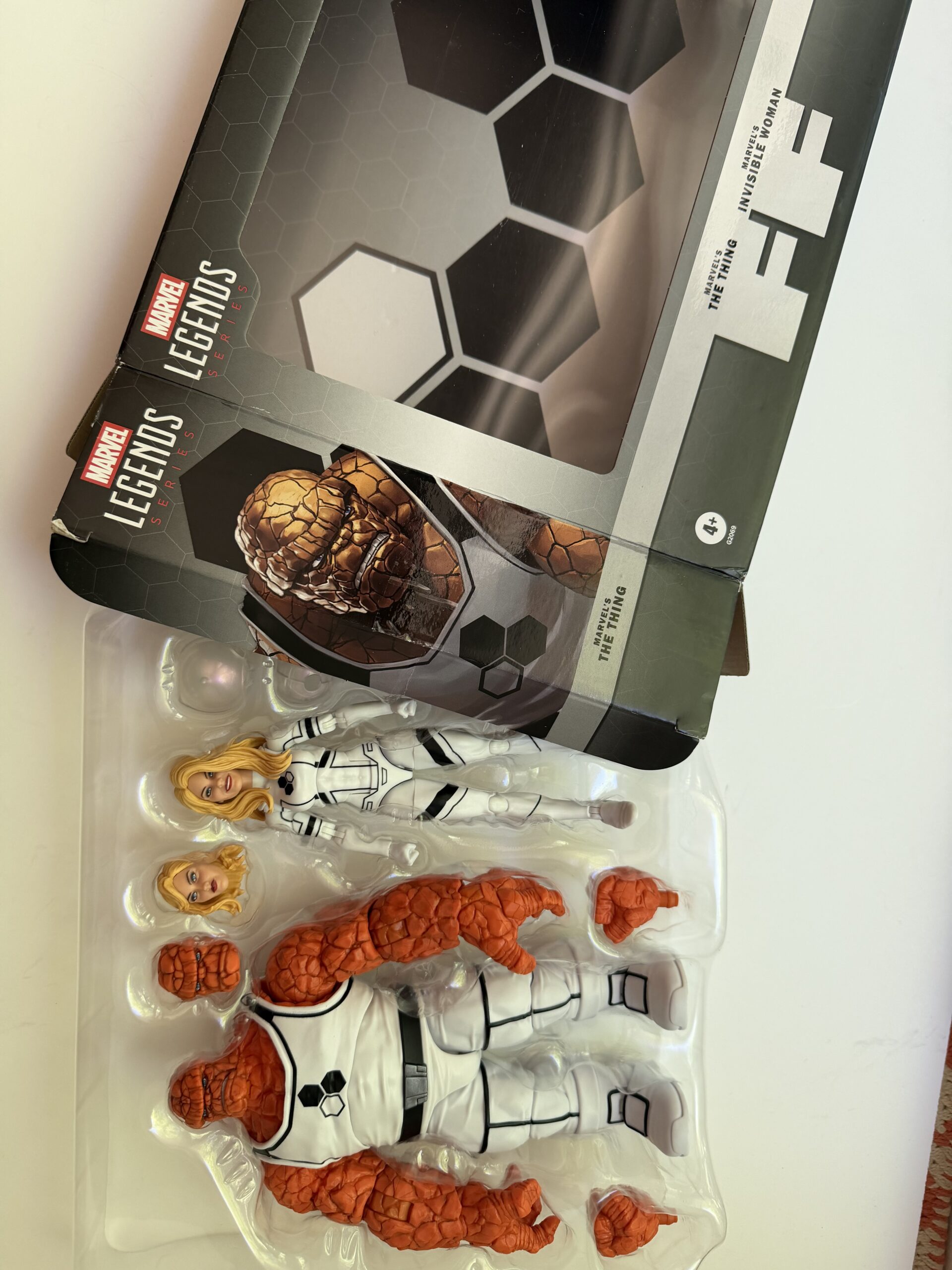 Unboxing Marvel Legends Future Foundation Thing & Invisible Woman Figure
