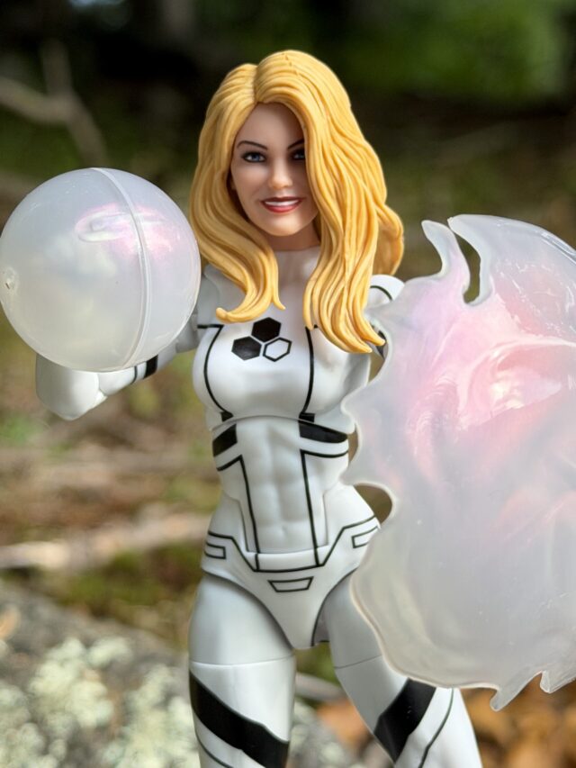 Close-Up of Sue Storm Future Foundation Marvel Legends Smiling Head