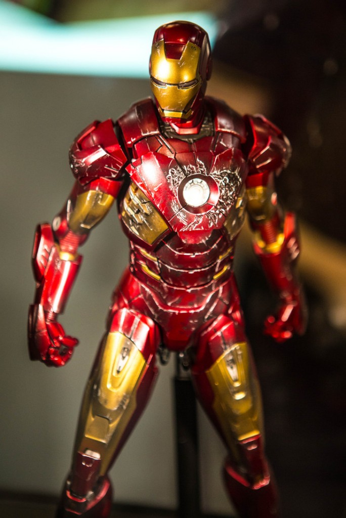 Close-Up of Hot Toys Battle-Damaged Mark VII Iron Man Avengers Figure