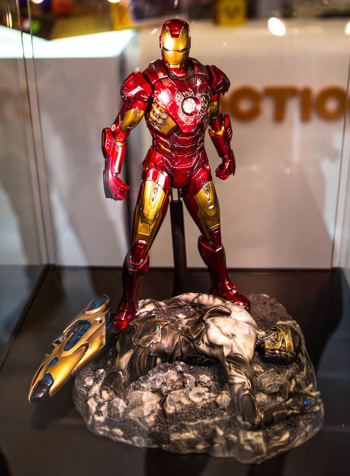 Movie Promo Battle-Damaged Iron Man Mark 7 Hot Toys Avengers Figure