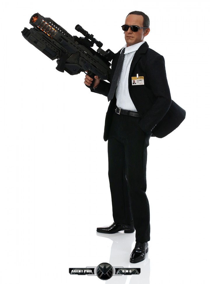 Avengers Hot Toys Coulson SHIELD Agent Figure Holding Giant Gun