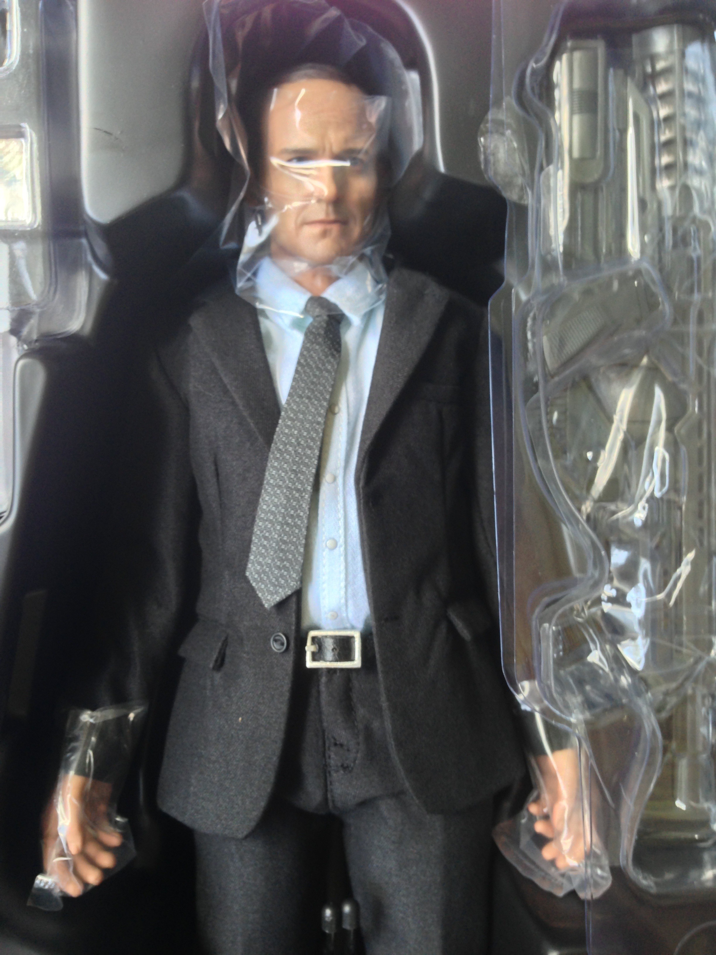 Avengers Hot Toys Agent Phil Coulson Sixth-Scale Figure Released