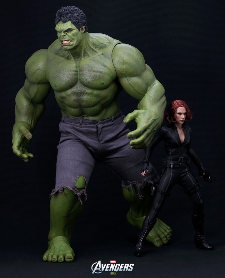 Avengers Hot Toys Black Widow and Hulk Figures Size Comparison Photo