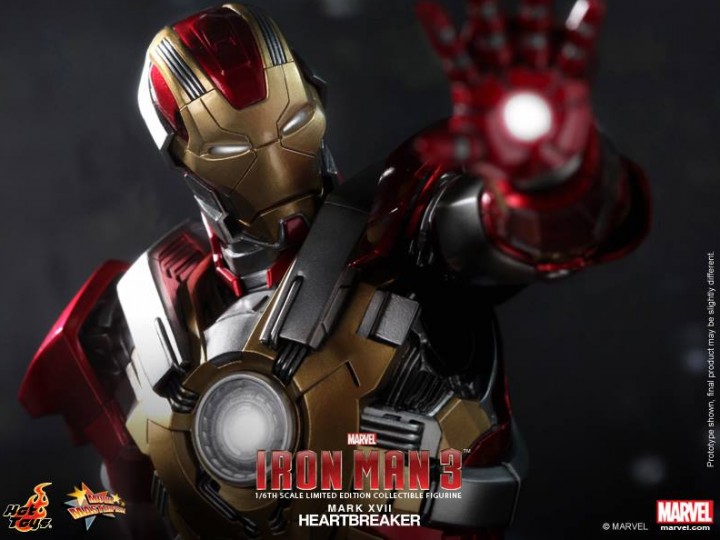 Hot Toys Iron Man Mark 37 Heartbreaker MMS Doing Repulsor Blast