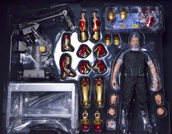 Iron Man 3 Hot Toys Tony Stark Figure with Accessories in Packaging