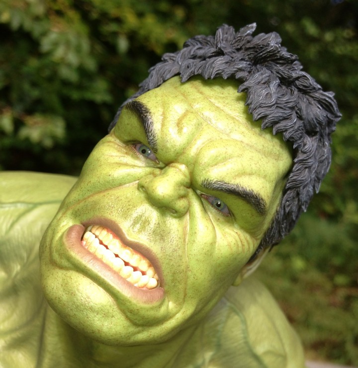 Hot Toys Hulk Eyes Photo with Flash On