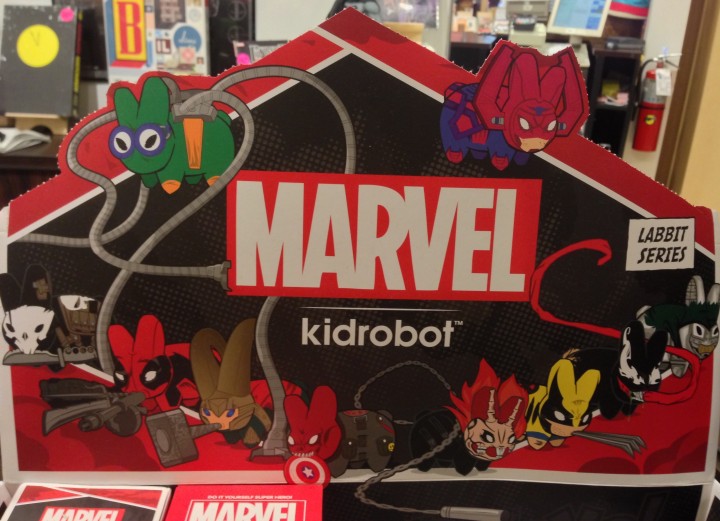 Kid Robot Marvel Labbits Series Figures Sign