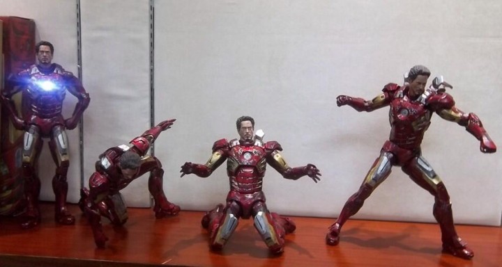 Avengers NECA Iron Man Mark VII Battle Damage Figure Poses