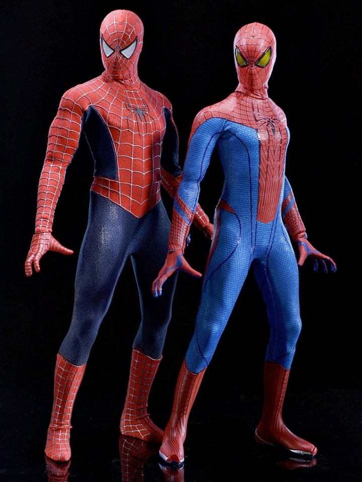 Hot Toys Tobey Maguire Spider-Man vs. Andrew Garfield Amazing Spider-Man Comparison