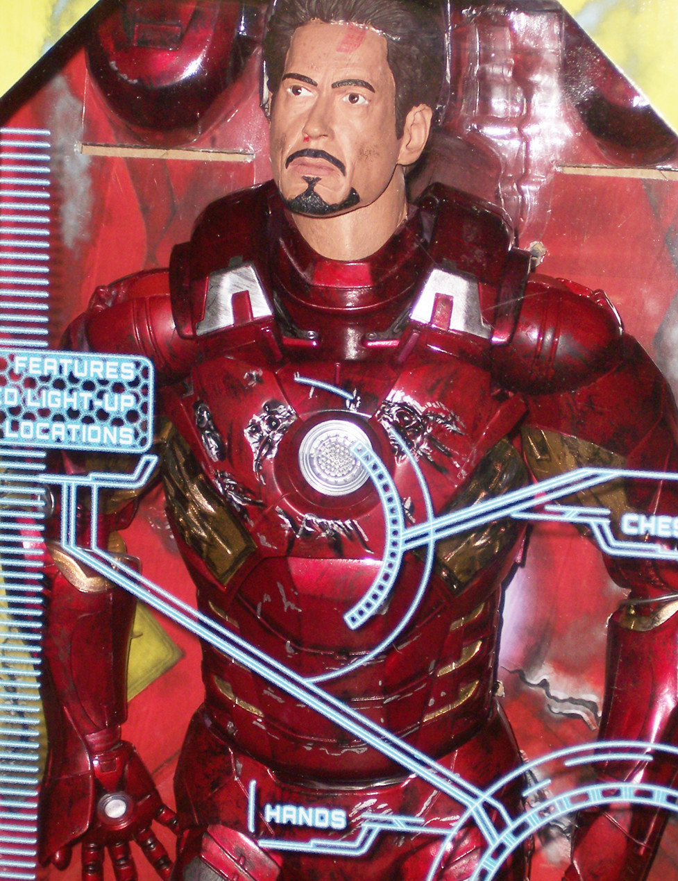 Avengers 1/4 Scale Figure Battle Damaged Iron Man w/ LED Lights Marvel NECA 