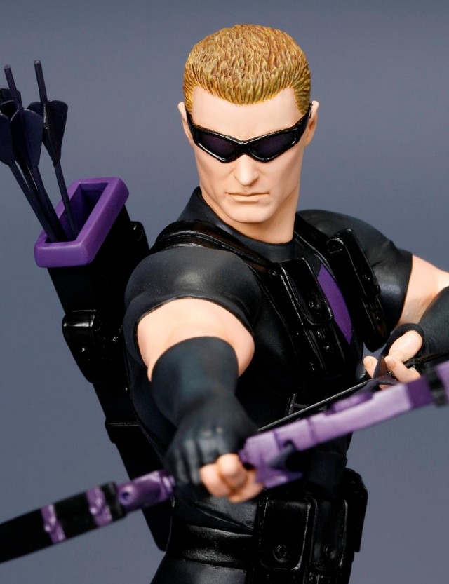 Kotobukiya Hawkeye ArtFX+ Statue Close-Up