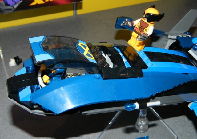 LEGO Marvel X-Men Blackbird Jet with Cyclops Wolverine Minifigures 76022