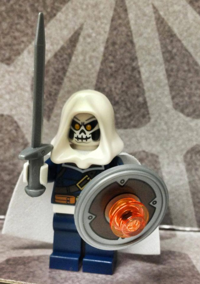 LEGO Taskmaster Minifigure with Smiling Expression from LEGO 76018 Hulk Lab Smash Set