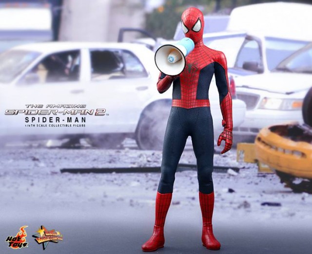 Spider-Man Hot Toys MMS 244 Sixth Scale Figure Holding Megaphone
