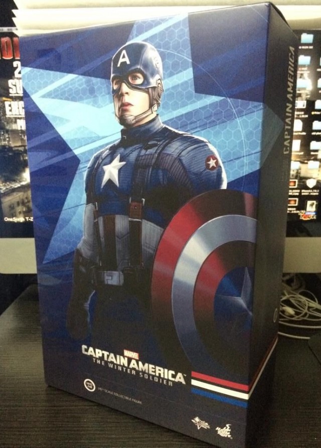 Hot Toys Captain America Golden Age Version Figure Box