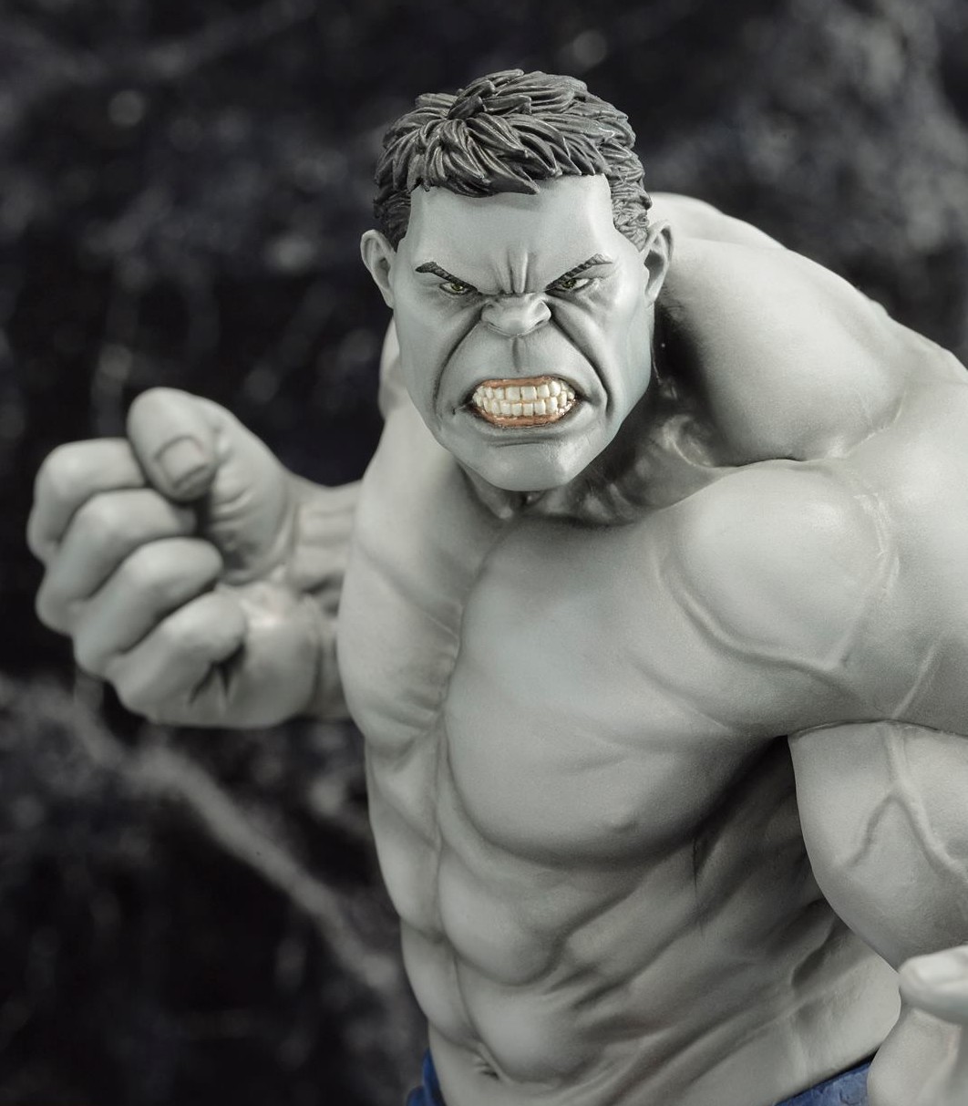 SDCC-2014-Kotobukiya-Grey-Hulk-ARTFX-Statue-Exclusive-Close-Up-e1404251711646.jpg