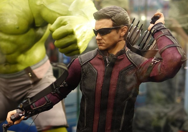 Hawkeye Hot Toys Avengers Age of Ultron Sixth Scale Figure 2015