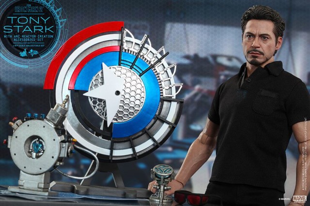 MMS273 Hot Toys Prototype Captain America Shield with Tony Stark Figure