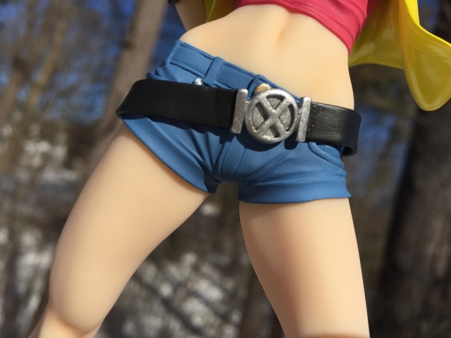 X-men Belt Buckle on Marvel Bishoujo Jubilee Statue