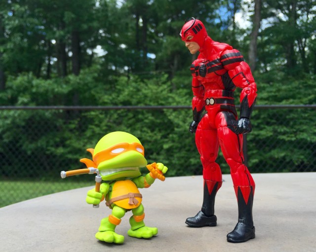 Marvel Legends 2015 Giant-Man Towers over TMNT Michelangelo