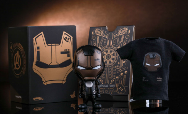 Hot Toys Exclusive Cosbaby Iron Man Mark 43 Figure and T-Shirt