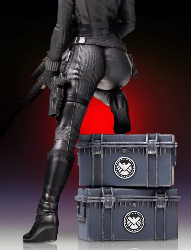 Back of Gentle Giant 2016 Black Widow Statue