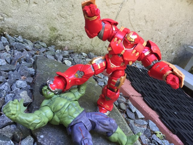 Hulkbuster Build-A-Figure Defeats Diamond Select Hulk Figure