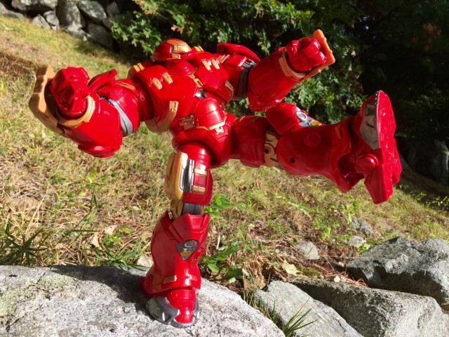 Hulk Buster Iron Man BAF Balances on One Leg!