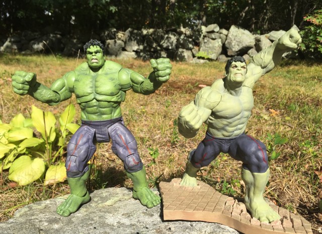 Comparison of Marvel Select AOU Hulk and Kotobukiya Hulk Rampaging ARTFX+ Statue