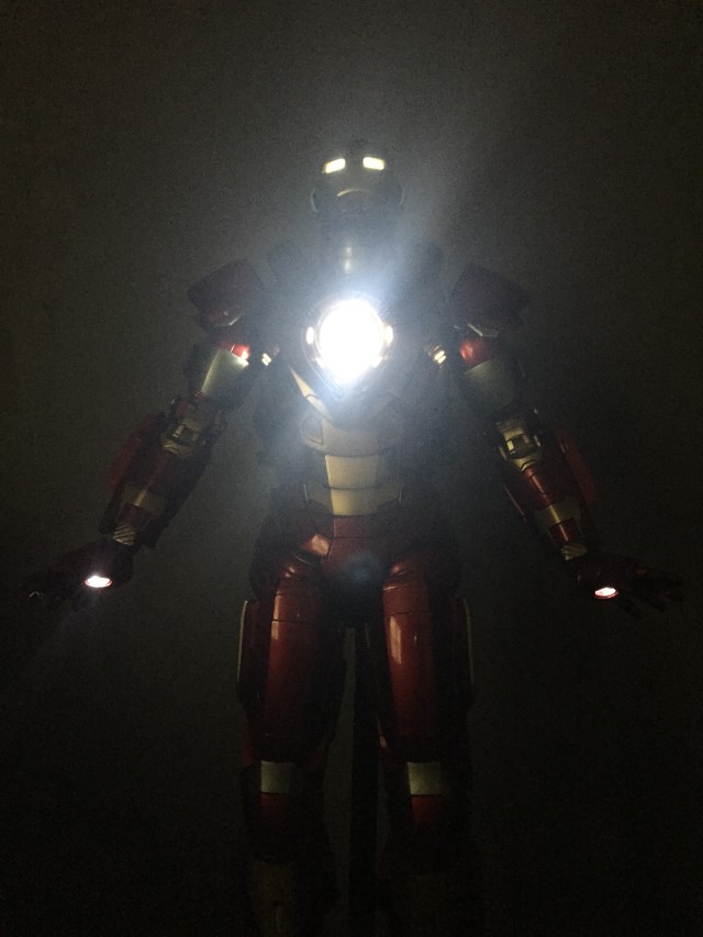 Hot Toys MMS212 Heartbreaker Iron Man Light-Up LED Lights in Dark