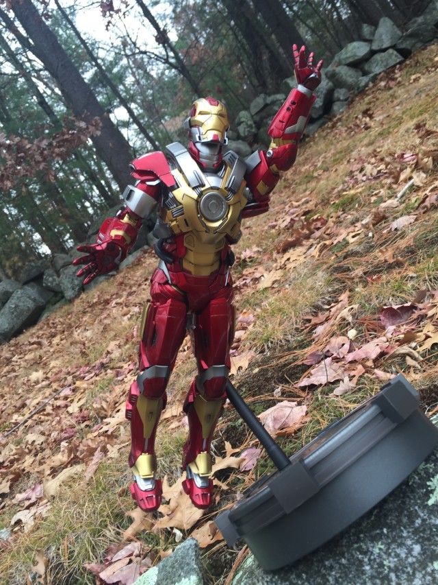 Flexible Stand with Hot Toys Iron Man XVII Heartbreaker Figure