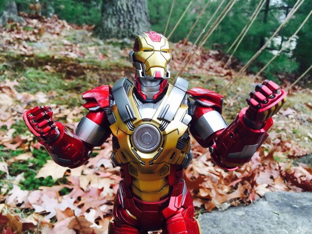 Heartbreaker Iron Man Mark XVII Hot Toys Figure