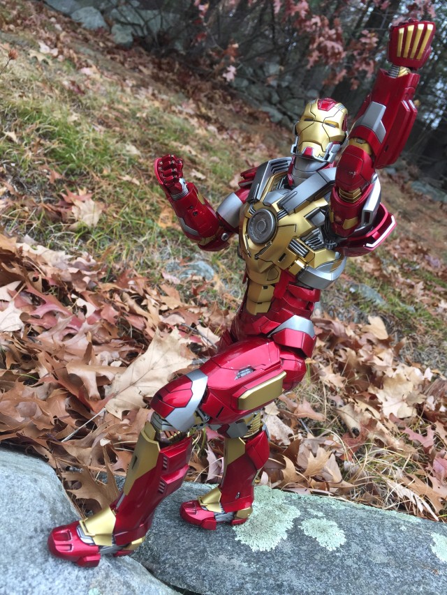 Articulation on Iron Man Mark 17 Heartbreaker Hot Toys Figure