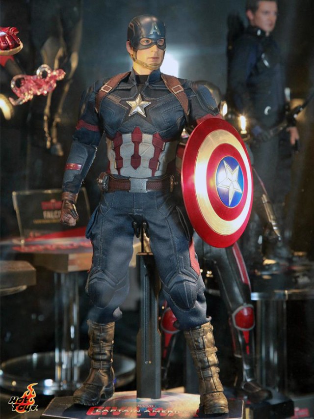 Captain America Sixth Scale Figure from Hot Toys Civil War MMS