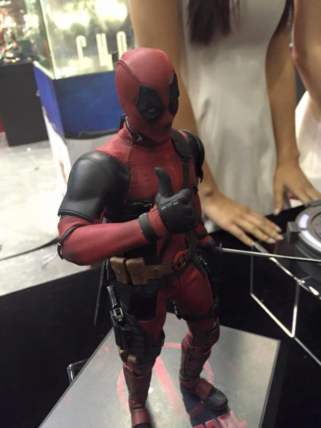Hot Toys Deadpool Sixth Scale Figure Giving Thumbs Up