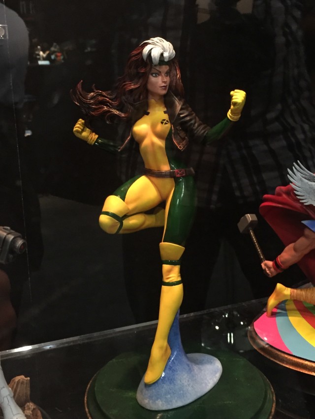 Rogue Diamond Select Toys Statue 2016 Toy Fair