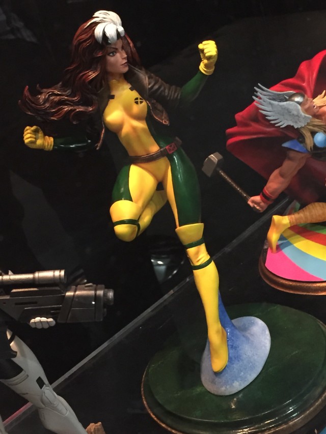 Toy Fair International 2016 Rogue DST Statue Sixth Scale