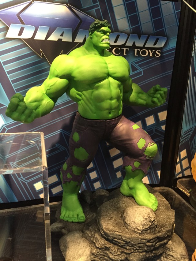 Toy Fair 2016 DST Marvel Gallery Hulk Statue