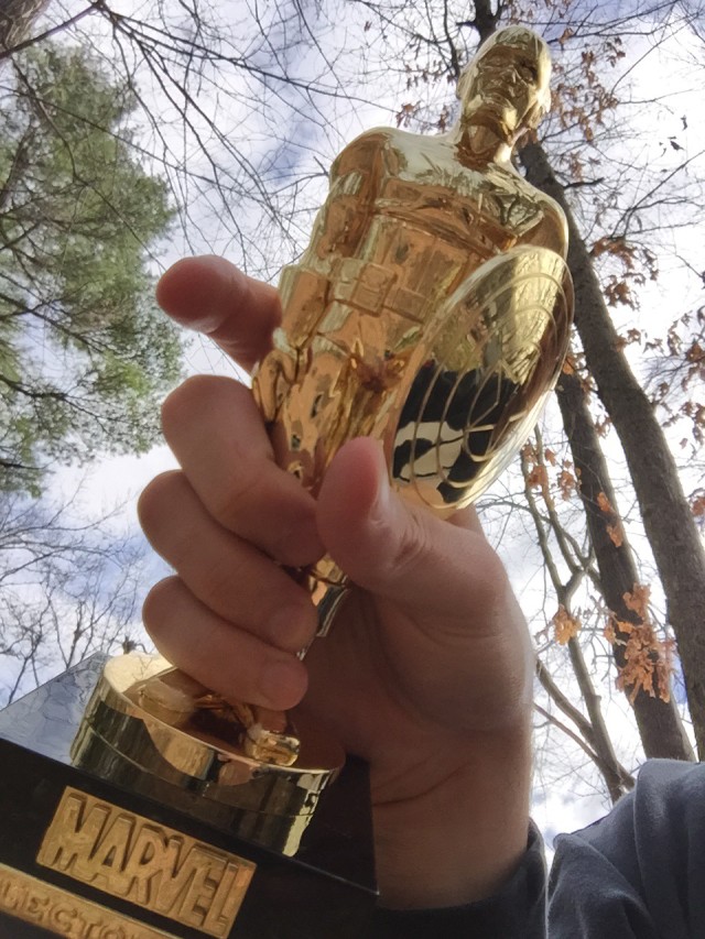 Dabid Holding Funko Gold Chrome Captain America Statue