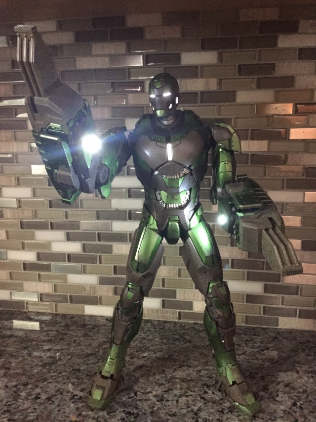 Gamma Iron Man Hot Toys Figure LED Lights On