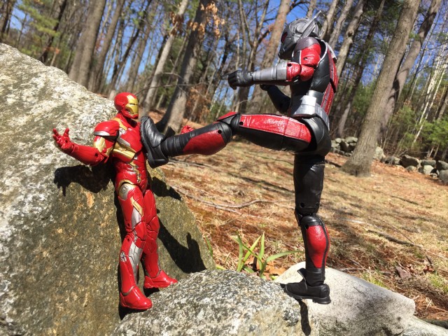 Marvel Legends Civil War Giant Man vs. Iron Man