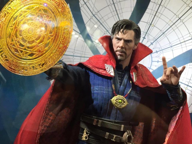 Hot Toys Doctor Strange MMS Figure Close-Up Rune Effects Piece