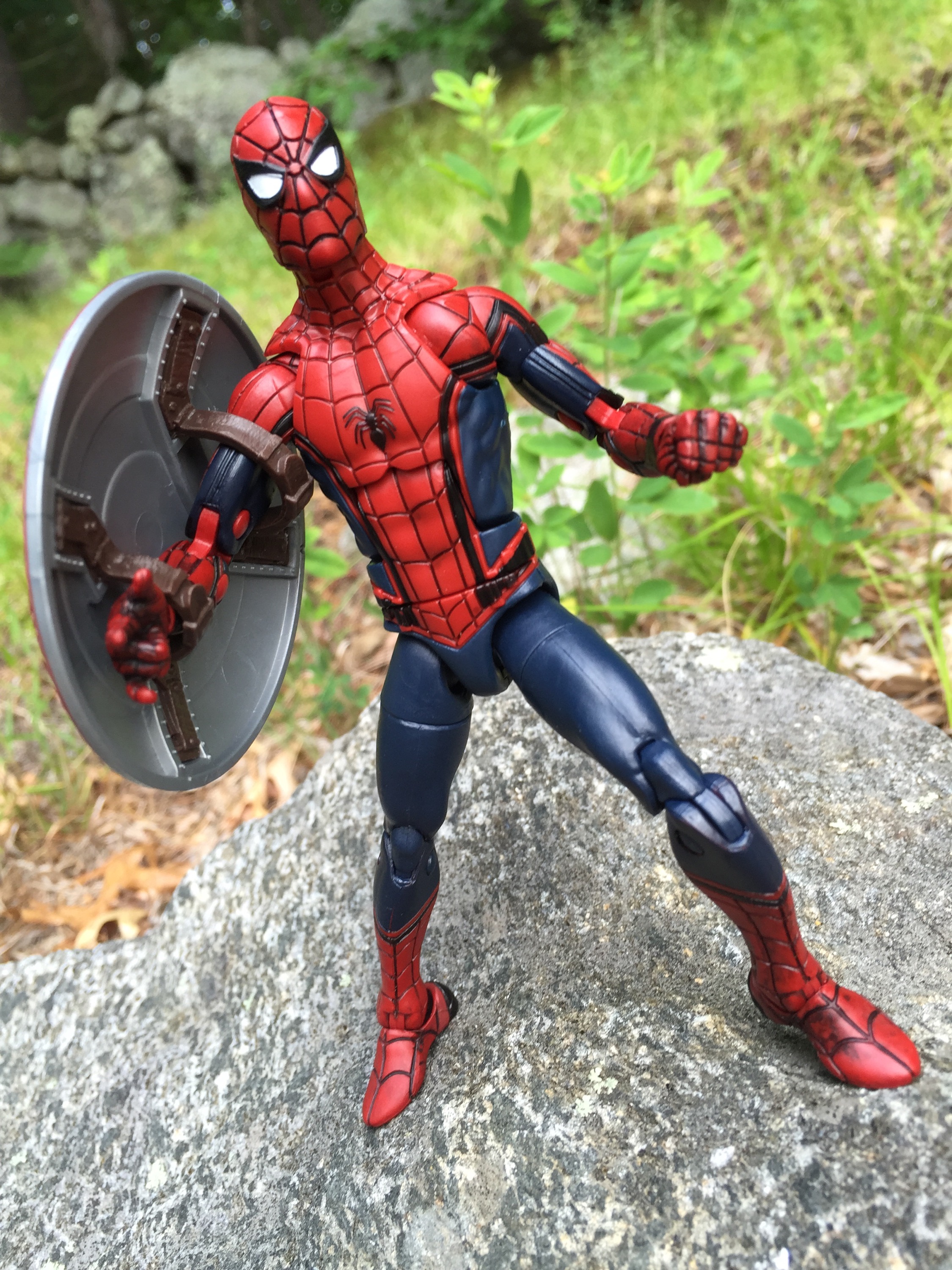 Civil War Marvel Legends SpiderMan Review & Photos