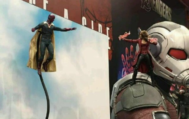 Hot Toys Scarlet Witch Figure Standing on Giant-Man's Arm