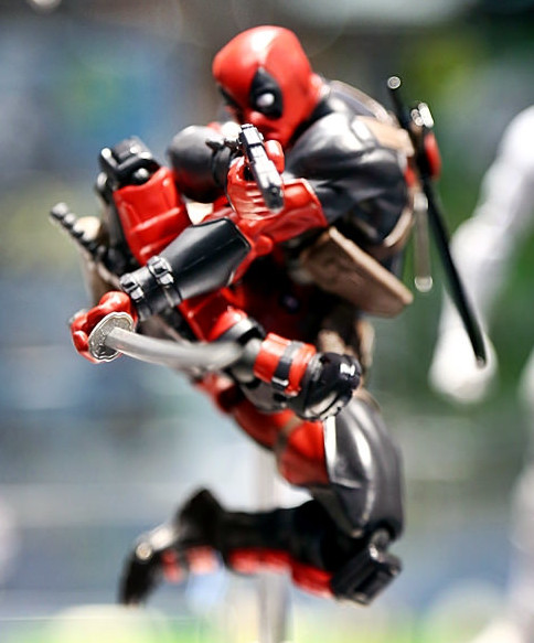 revoltech deadpool