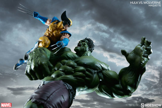 dynamic-photo-of-exclusive-hulk-vs-wolverine-sideshow-collectibles-statue