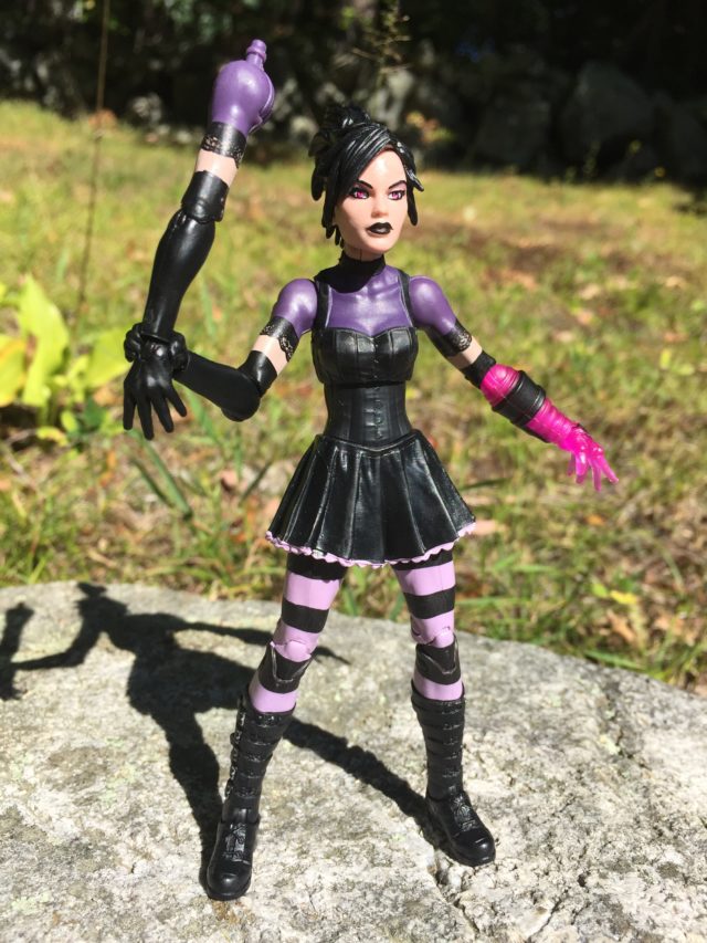 Nico Marvel Legends Runaways Figure Holding Own Arm