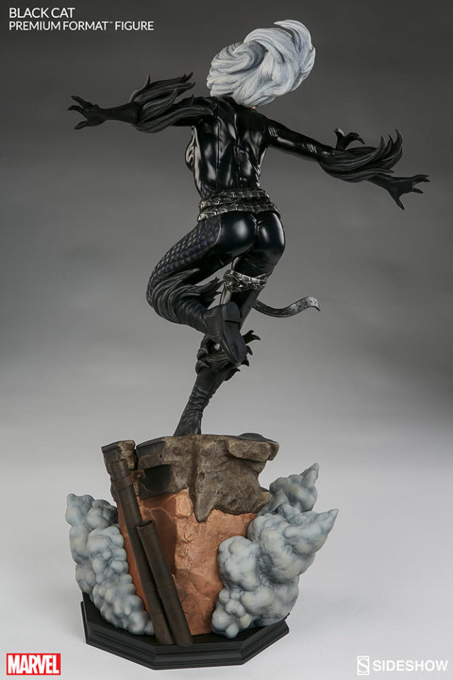 back-of-black-cat-exclusive-sideshow-premium-format-figure-statue