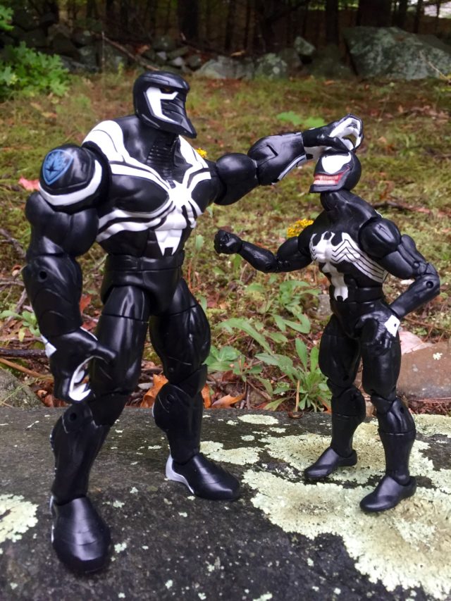 Comparison Marvel Legends Venom and Space Venom BAF Size