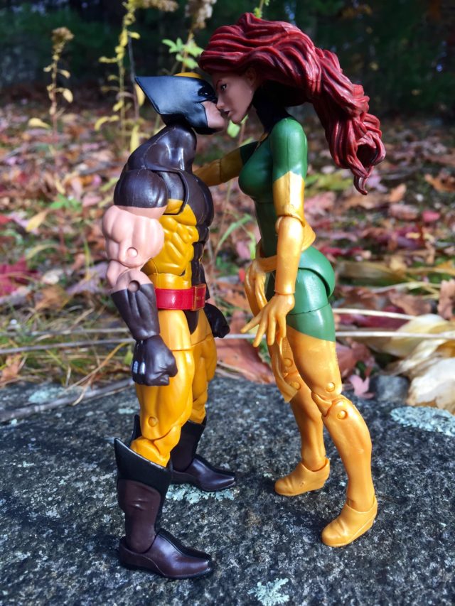 Marvel Legends Phoenix Jean Grey Kissing Wolverine